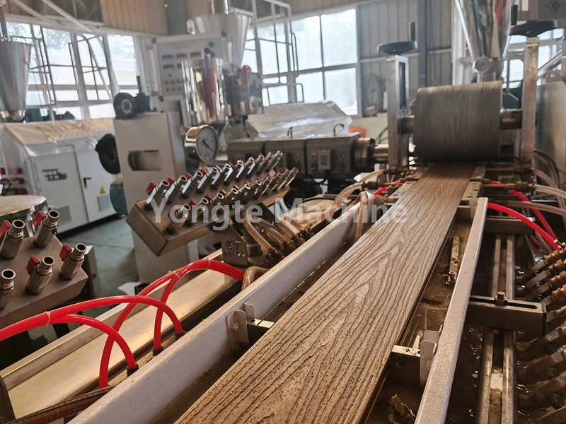 Yongte pomagał klientowi w optymalizacji linii do wytłaczania profili WPC, co spowodowało 40% wzrost wydajności