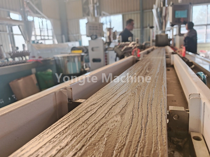 Maszyna do kompozytów z tworzyw sztucznych i odpadów tekstylnych