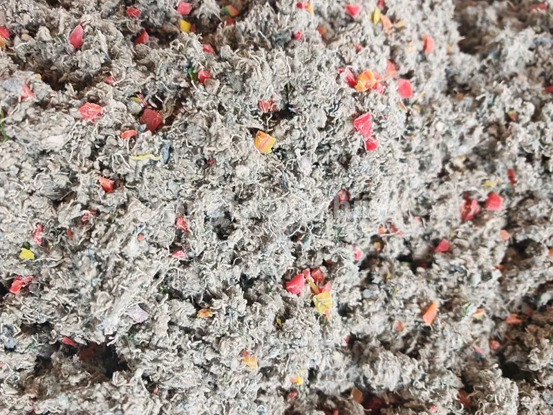 Recykling zużytych ubrań i maszyna do kompozytów z tworzyw sztucznych